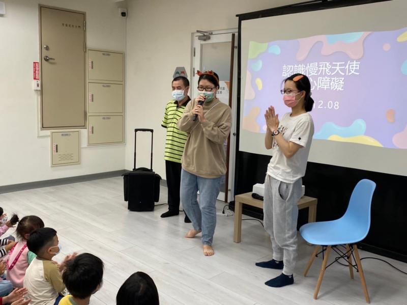 今天早上開心地受到臺南YMCA永仁非營利幼兒園友善校園的演講邀請，一起跟大哥來到幼兒園。