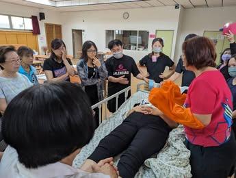 台南YMCA台日融合教學的照顧服務員訓練PART1
