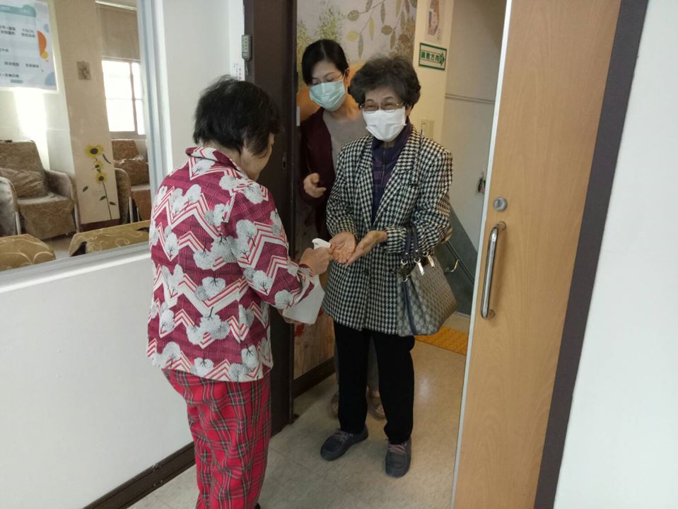 東門失智日照中心-面對疫情 我們需要