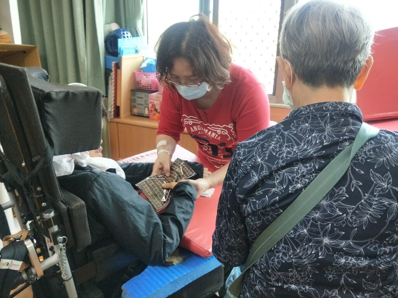 樂齡活力中心-【109.3.4樂齡長者手作口罩送愛到瑞復益智中心孩童】圖片