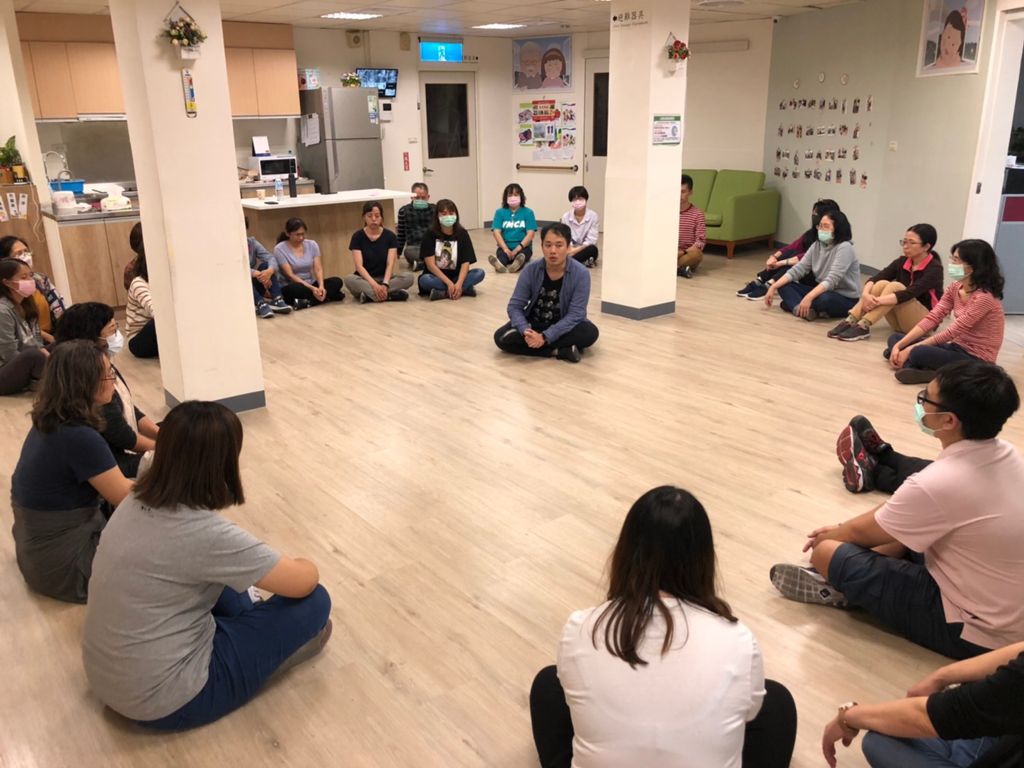 東門失智日照中心-〈那夜我們在一起的歡樂時光〉--員工紓壓訓練圖片